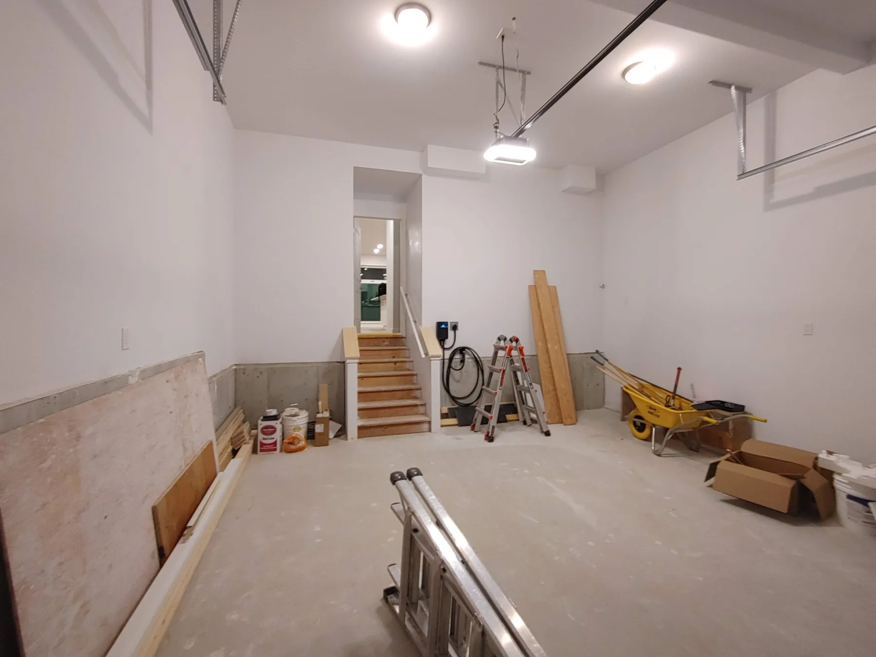 Temporary and permanent lighting circuits energised in a basement under renovation